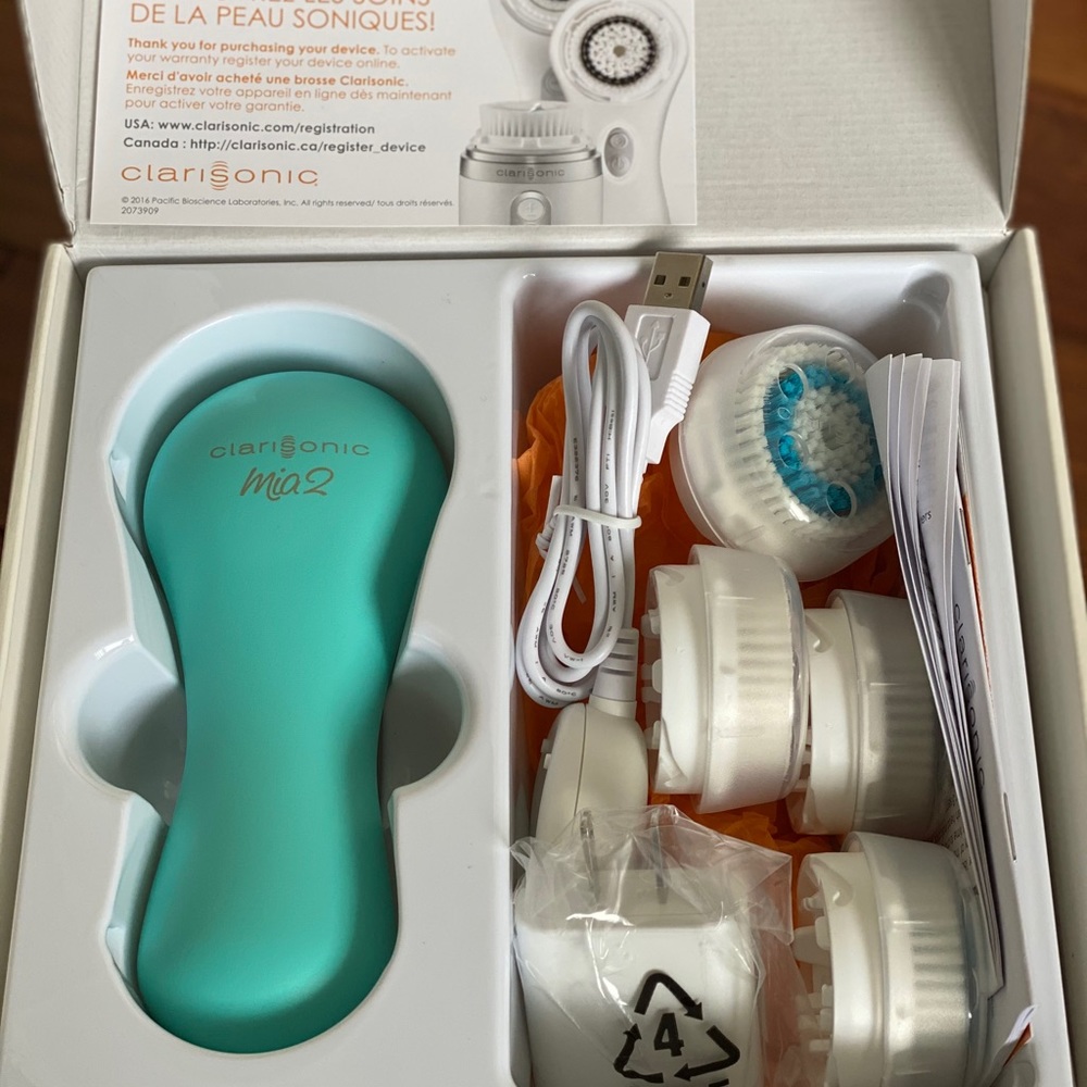 Clarisonic Mia 2 with 5 Brush Heads